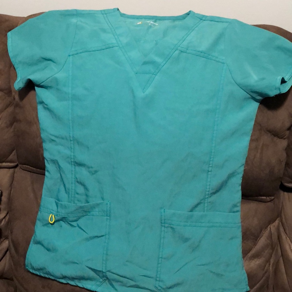 SCRUB TOP
